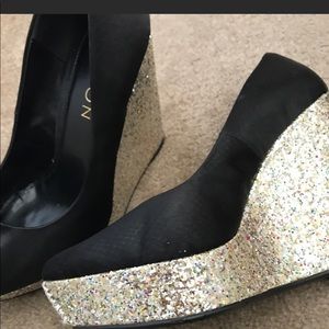 Dereon Black & Silver / Gold Glitter Wedges
